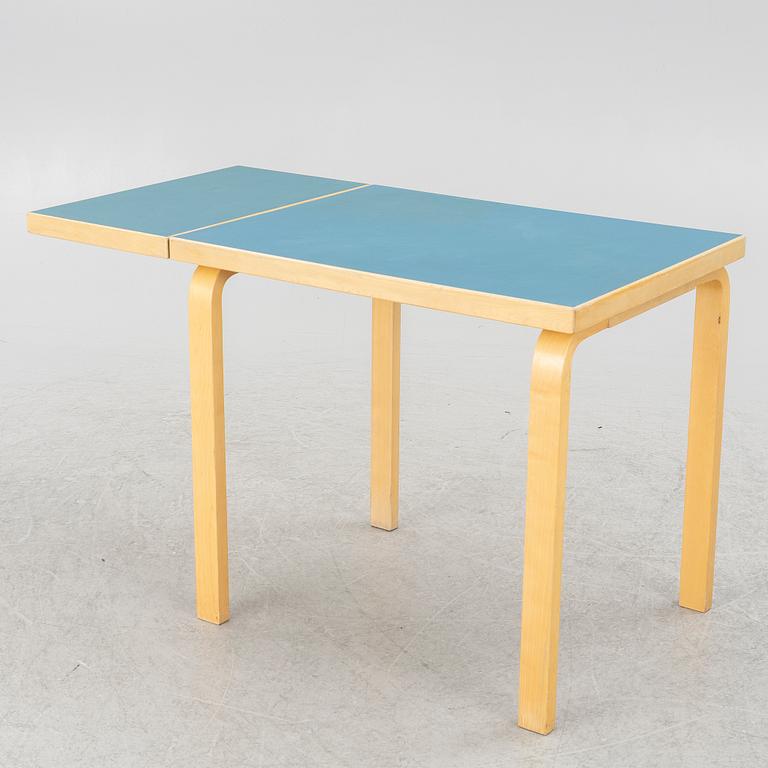 Alvar Aalto, drop-leaf table, model DL82, O.Y. Huonekalu- ja Rakennustyötehdas A.B., mid-20th century.