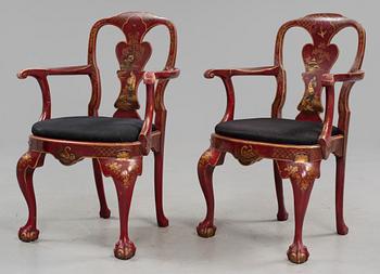 KARMSTOLAR, ett par, samt BORD, omkring 1900-talets mitt.