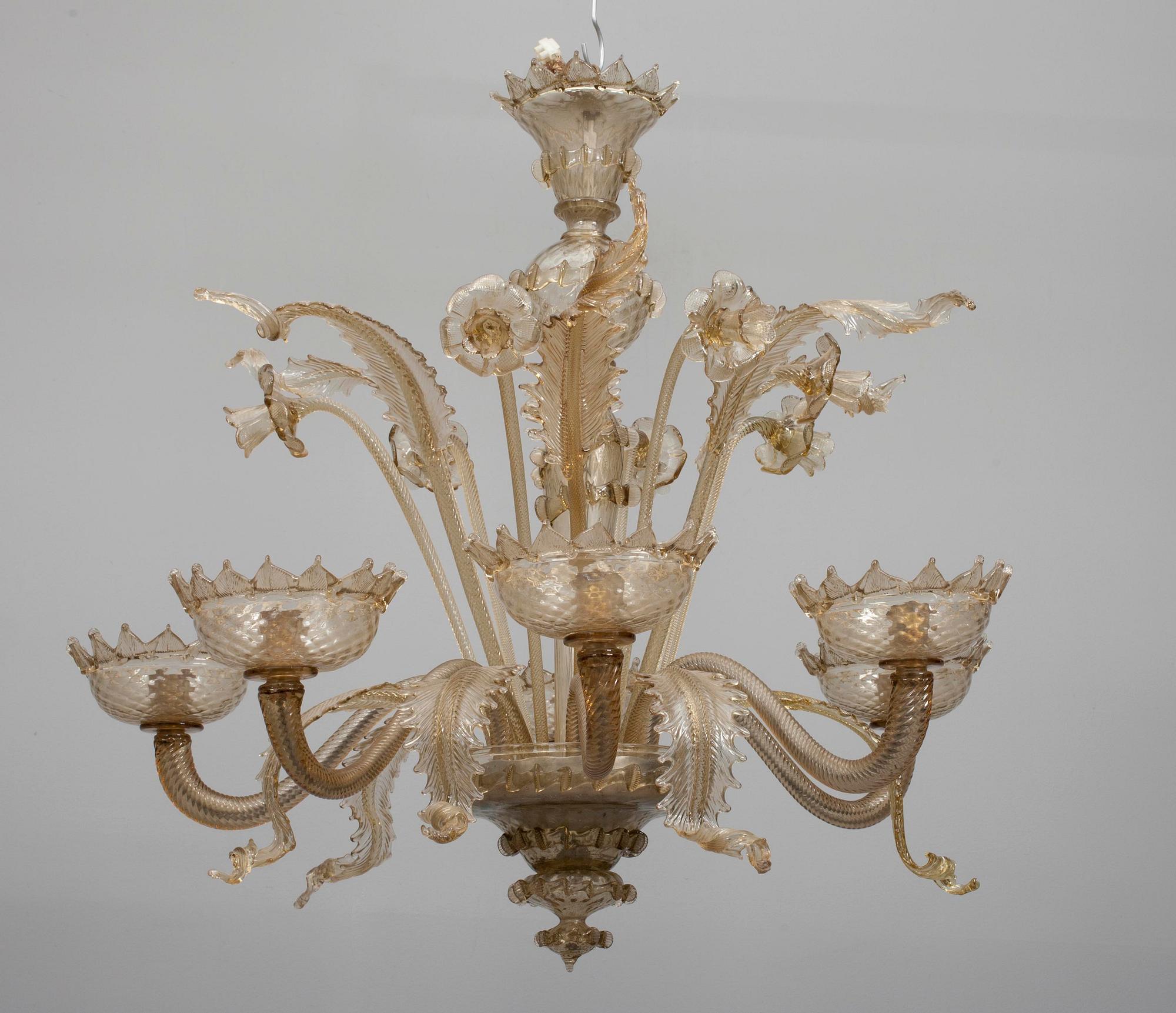 TAKKRONA, Murano, 1900-talets senare hälft. Höjd ca 95 cm.