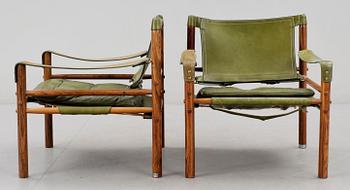 FÅTÖLJER OCH MELLANBORD, ett par. "Sirocco", Arne Norell, modellen formgiven 1964.