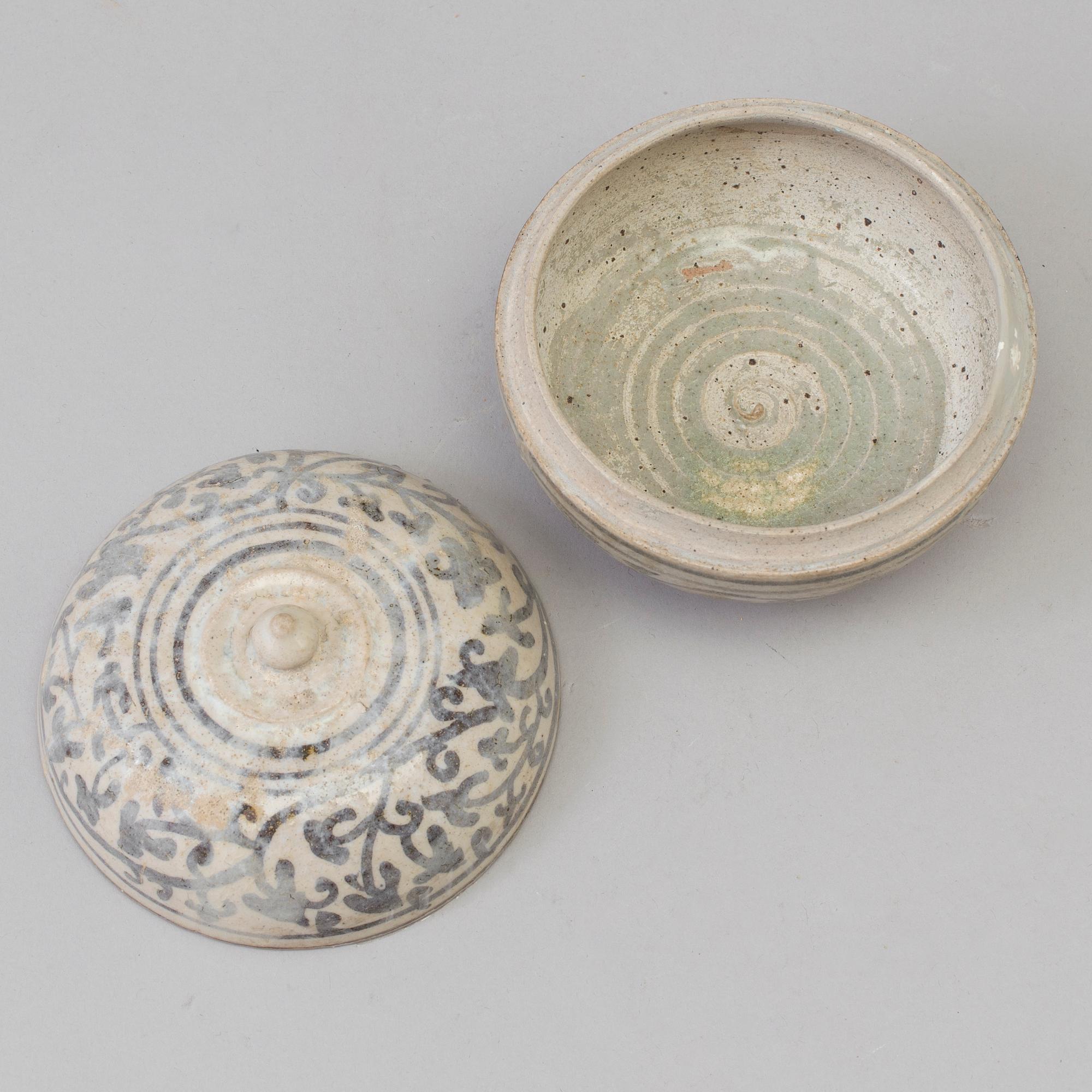 A blue and white Sawankhalok box with cover, 15th Century.