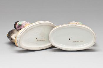 FIGURINER, ett par, Staffordshire, England 1800-tal.