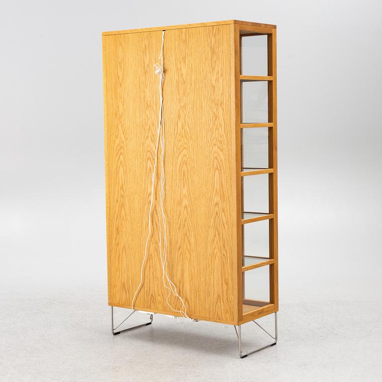 Nissen & Gehl, vitrinskåp, "AK 2780-2782", Naver Collection.