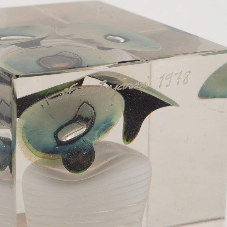 Oiva Toikka, a glass year cube 1978, Nuutajärvi, Finland, signed and numbered 387/2000.