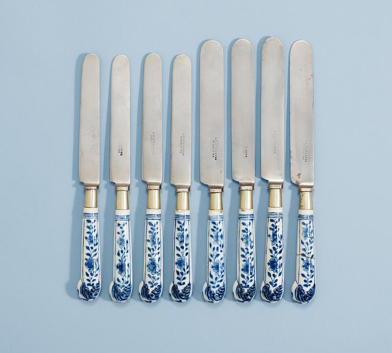 A set of eight blue and white armorial knifves, Qing dynasty, Qianlong (1736-95).