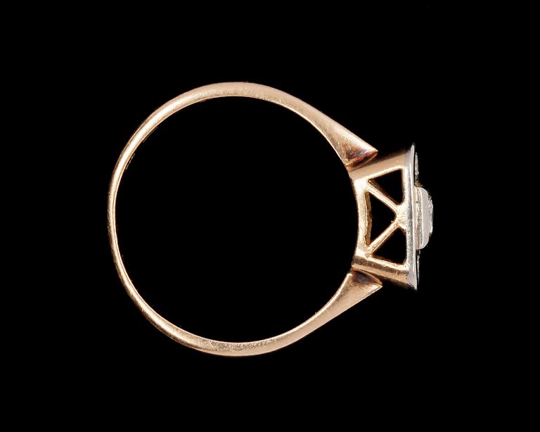 RING, 18k guld med briljantslipade diamanter, 1952. Ca 5 gr.