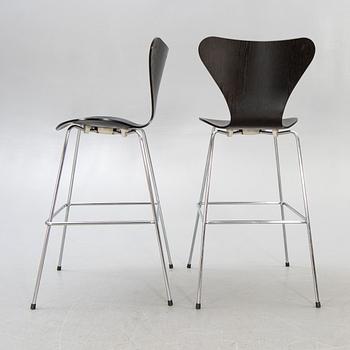 Arne Jacobsen, barstolar, ett par, "Sjuan", Fritz Hansen, 2000-tal.