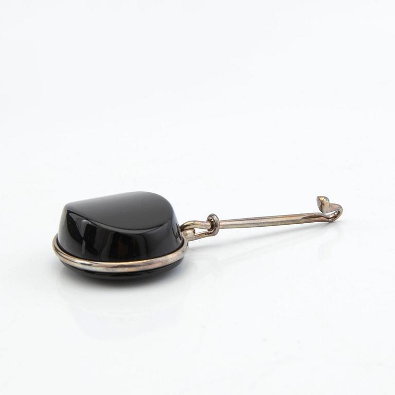 Vivianna Torun Bülow-Hübe, necklace, silver, with two pendants in rock crystal and onyx, by Georg Jensen.