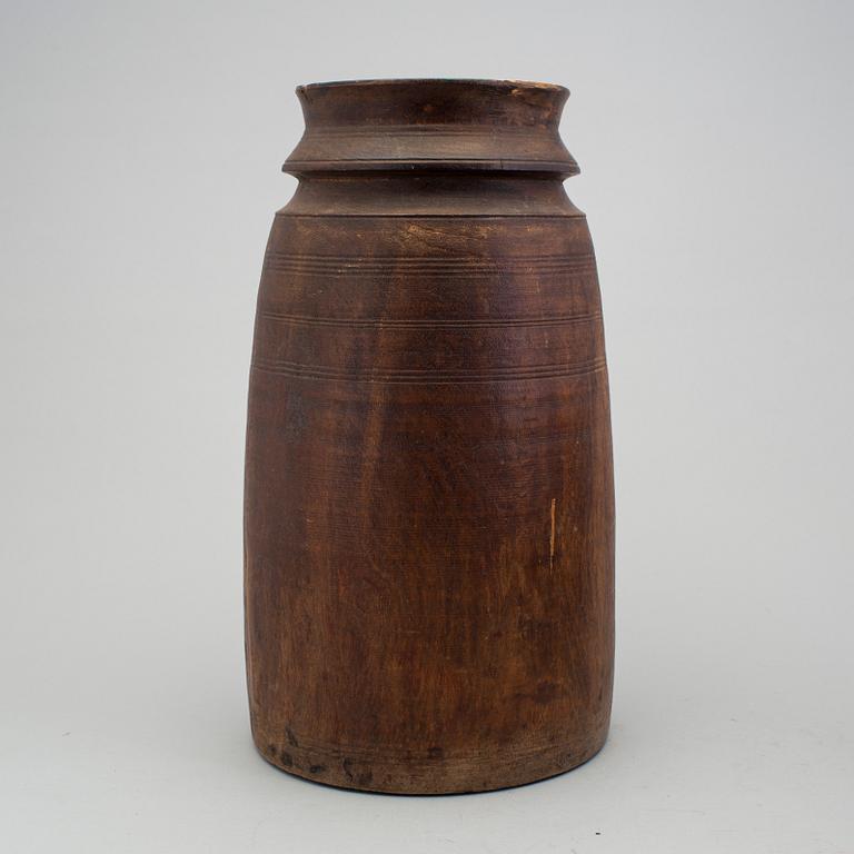 A 17th century lathed container.