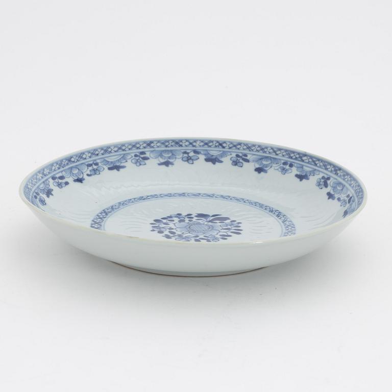 A blue and white dish, Qing dynasty, Qianlong (1736-95).