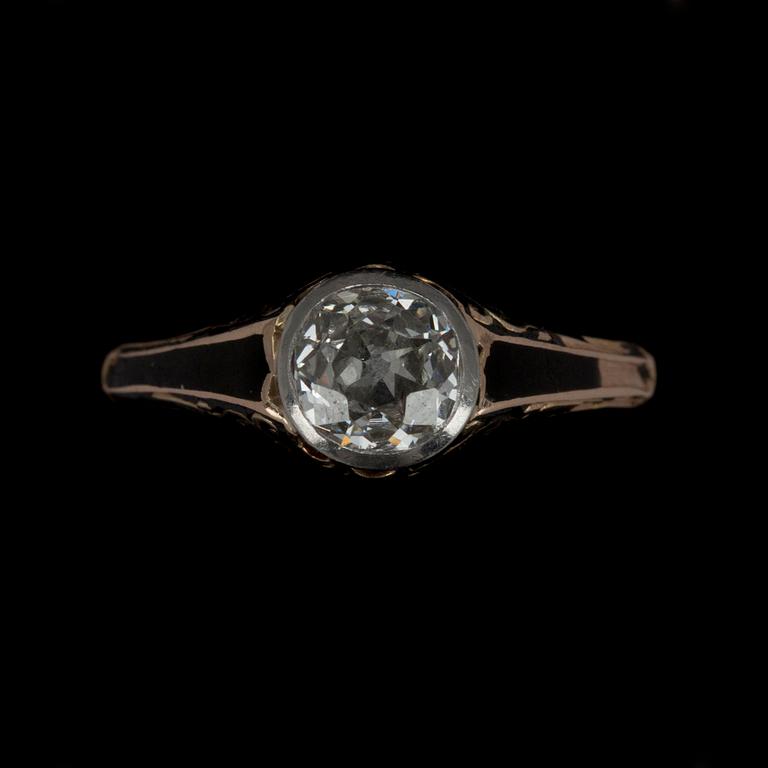 RING, guld 18K, gammalslipad diamant ca 0,50 ct, emalj. 1900-talets början.