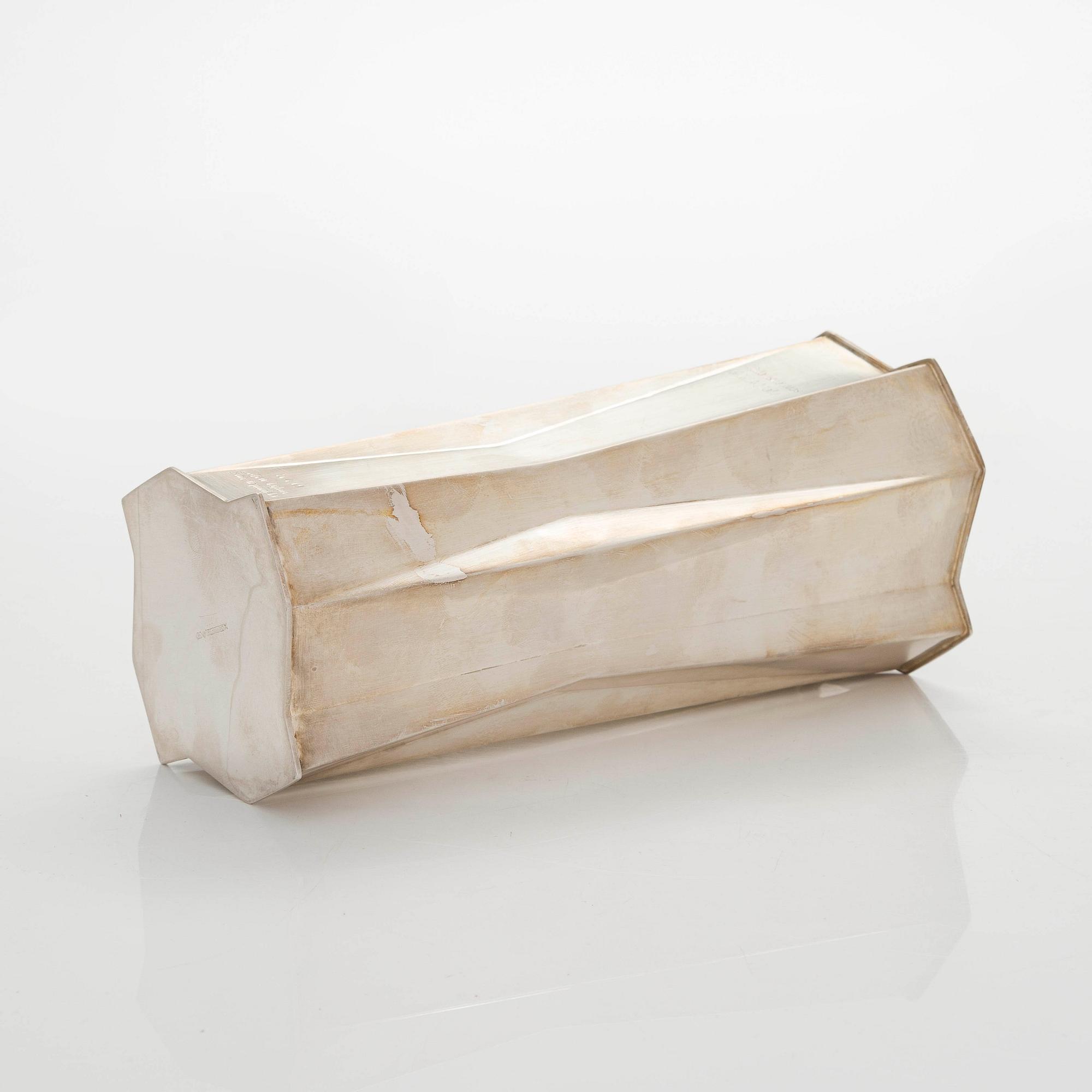 Tapio Wirkkala, maljakko, hopea TW 226, Kultakeskus, Hämeelinna  1966.