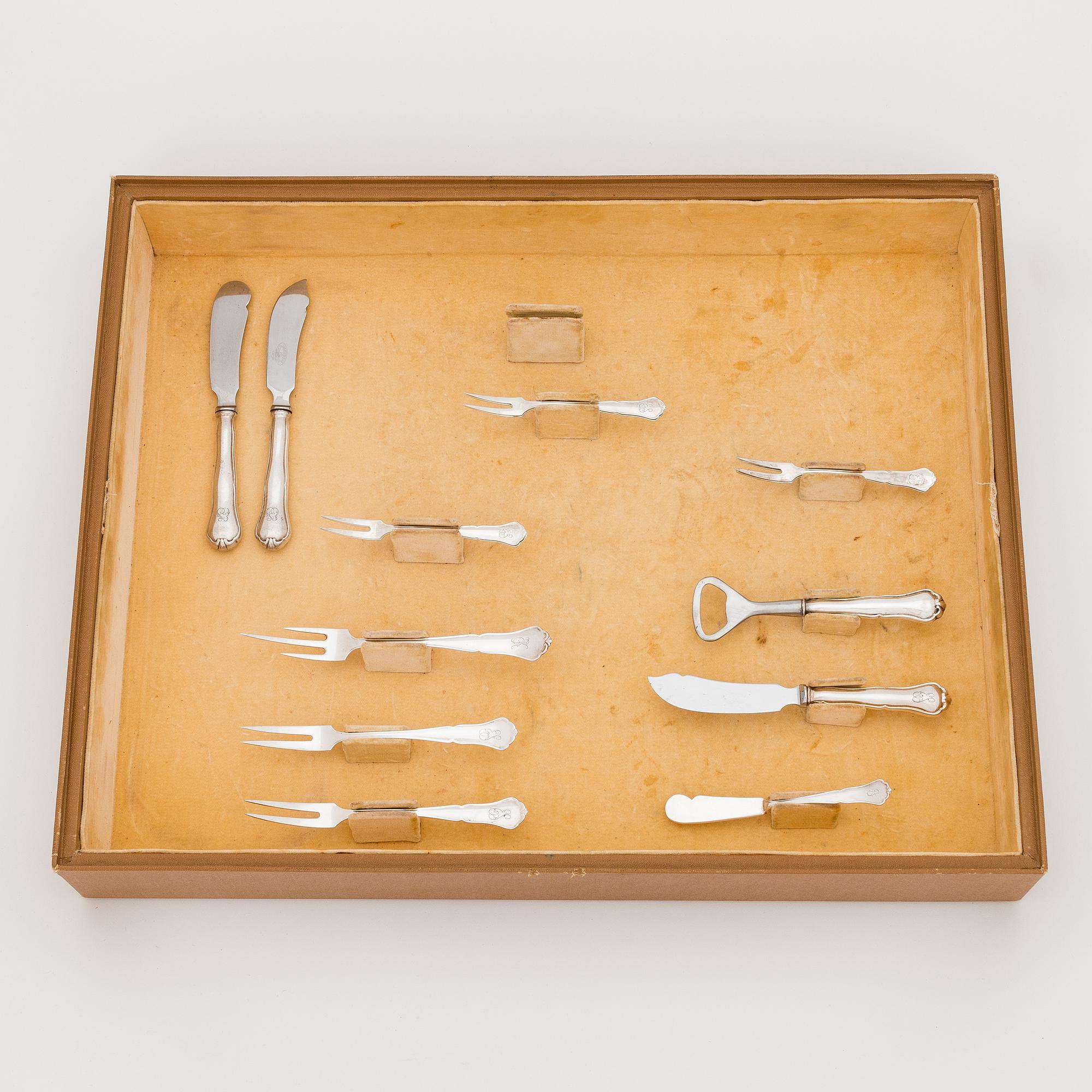 A 112-piece set of silver cutlery in lined wooden box, 'Chippendale', Kultakeskus, Hämeenlinna 1951-2006.