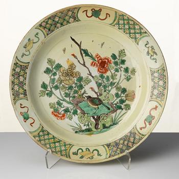 A famille verte serving dish, Qing dynasty, Kangxi (1662-1722).