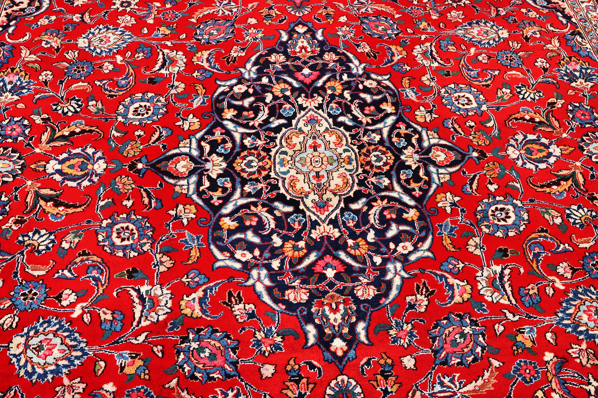 A Keshan carpet, c. 390 x 290 cm.