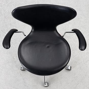 Arne Jacobsen, office swivel chair, '3217', Republic of Fritz Hansen.