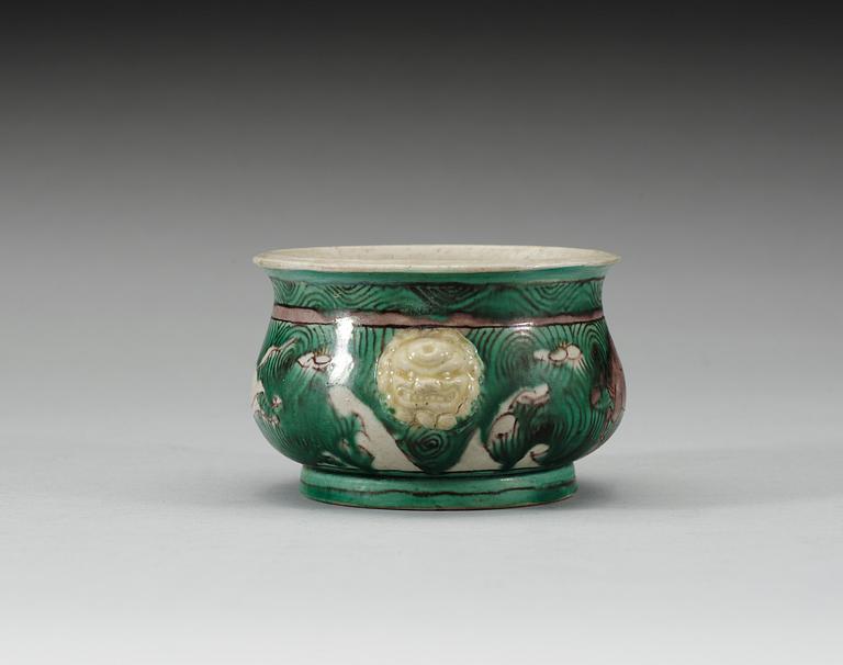 RÖKELSEKAR, porslin. Qing dynastin, 1600-tal.
