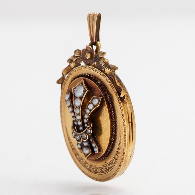 An 18K gold pendant/ locket, with seedpearls and rose cut diamonds. Otto Roland Mellin, Helsinki 1871.
