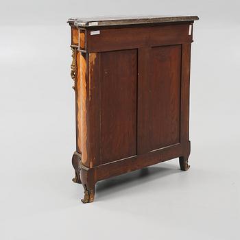 SKÅP, Paris, Frankrike, Louis XVI-stil, 1900-talets första hälft.