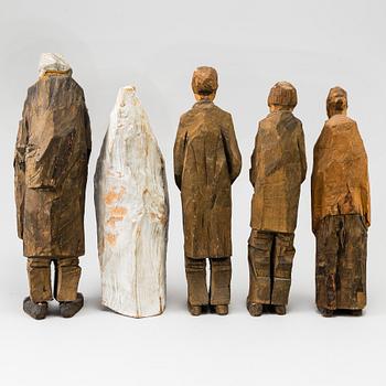 AXEL PETERSSON DÖDERHULTARN, Skulpturgrupp, "Bröllop", bestående av 5 figurer, snidad och delvis bemålat trä.