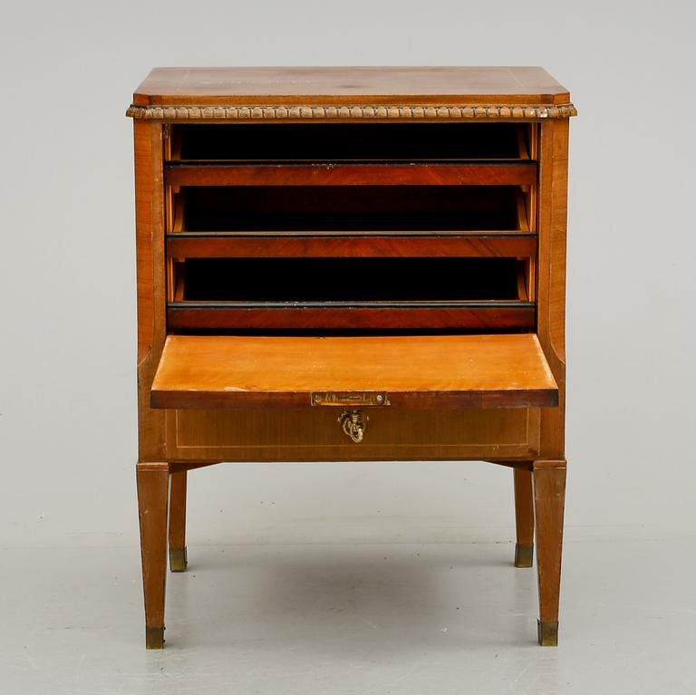 BESTICKSSCHATULL, gustaviansk stil, 1900-talets första hälft.