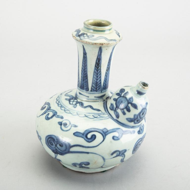 A blue and white kraak kendi, Ming dynasty, Wanli (1572-1620).