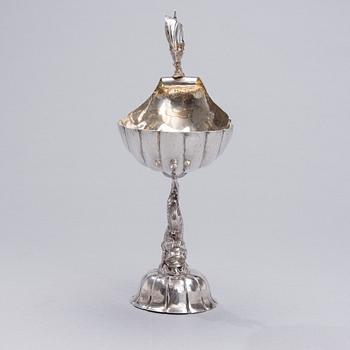 SNÄCKPOKAL PÅ FOT, silver, Tyskland 1900-talets mitt, vikt 324 g.