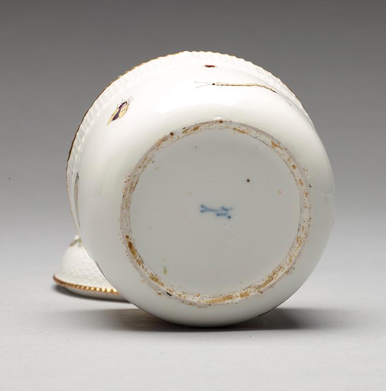 A Meissen bowl with cover, 1740/50's.