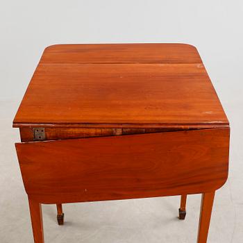 KLAFFBORD, empire, 1800-talets första hälft.