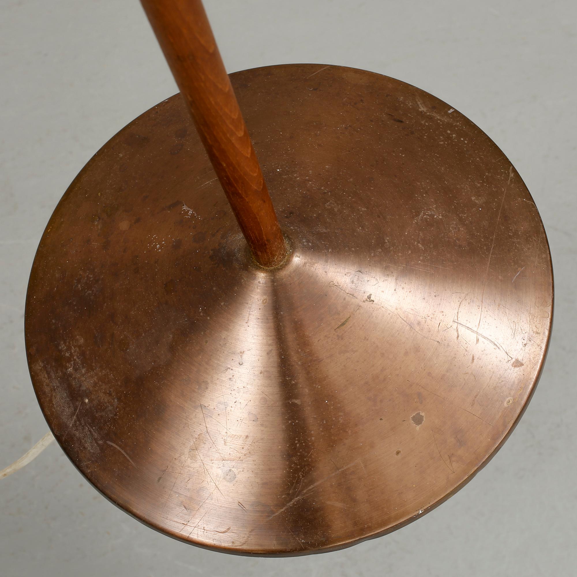 GOLVLAMPA, 1900-talets mitt.