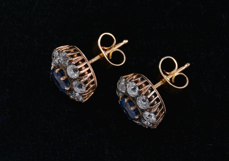 A PAIR OF EARRINGS, old cut diamnods c. 1.30 ct. Sapphires c. 0.70 ct.