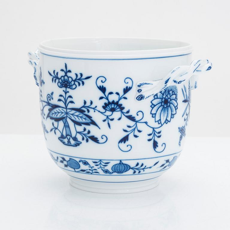 Vinkylare/ytterfoder, porslin, "Zwiebelmuster/Lökmönstret", Meissen, Tyskland, 1900-talets slut.