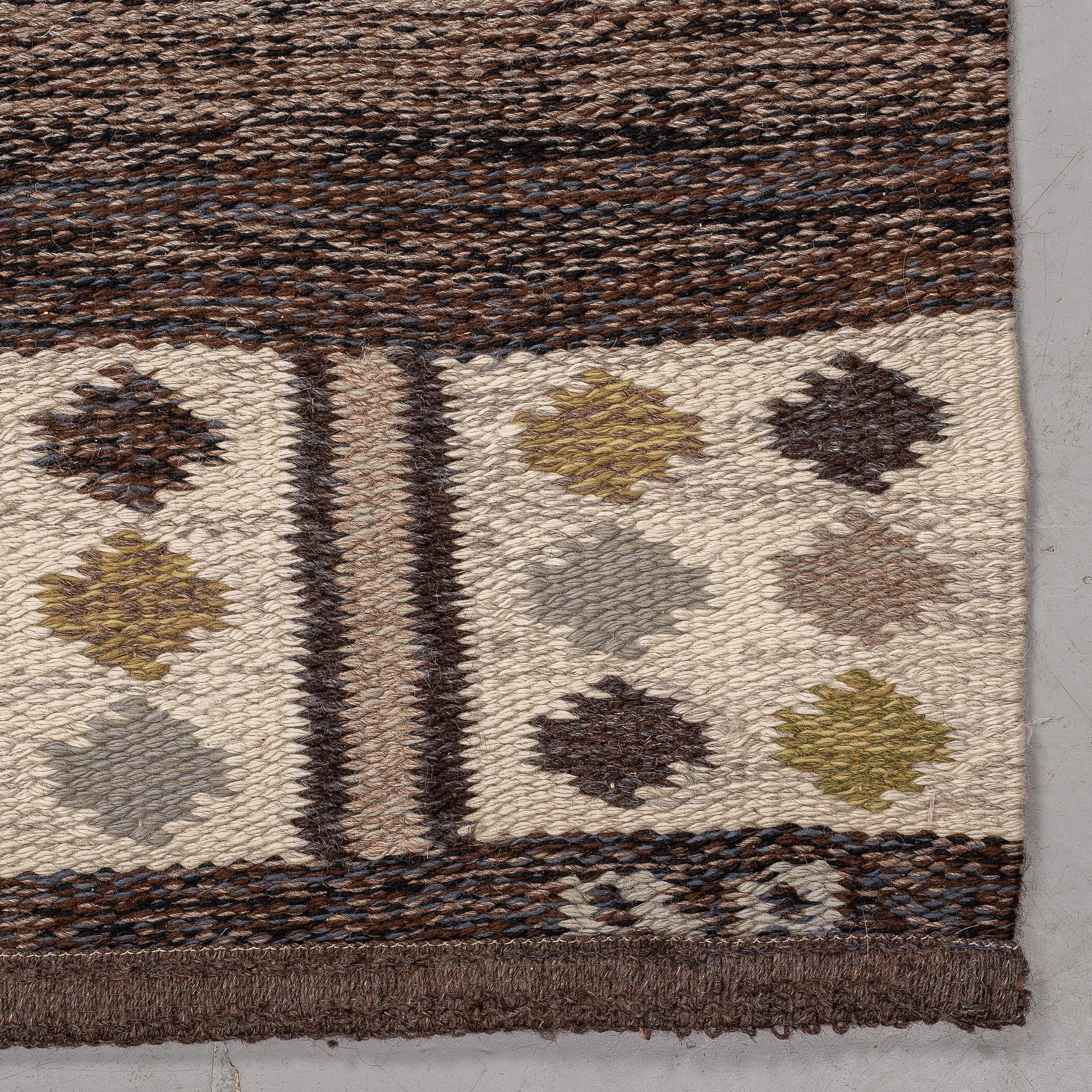 A carpet, flat weave, ca 198,5-200 x 137-139,5 cm, signed BA(?), probably Sweden.