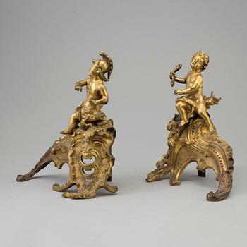 ELDHUNDAR, ett par, rokokostil, sent 1800-tal.