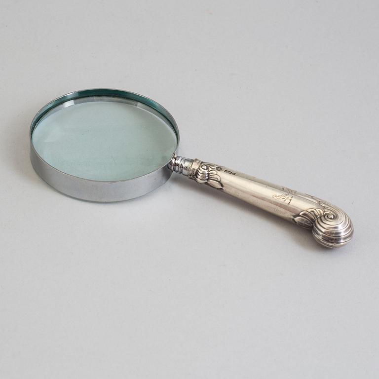 A silver magnifying glass by William Hutton & Sons, Sheffield, 1883.