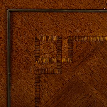 SKÅP/BARSKÅP, gustaviansk stil, 1900-talets mitt.