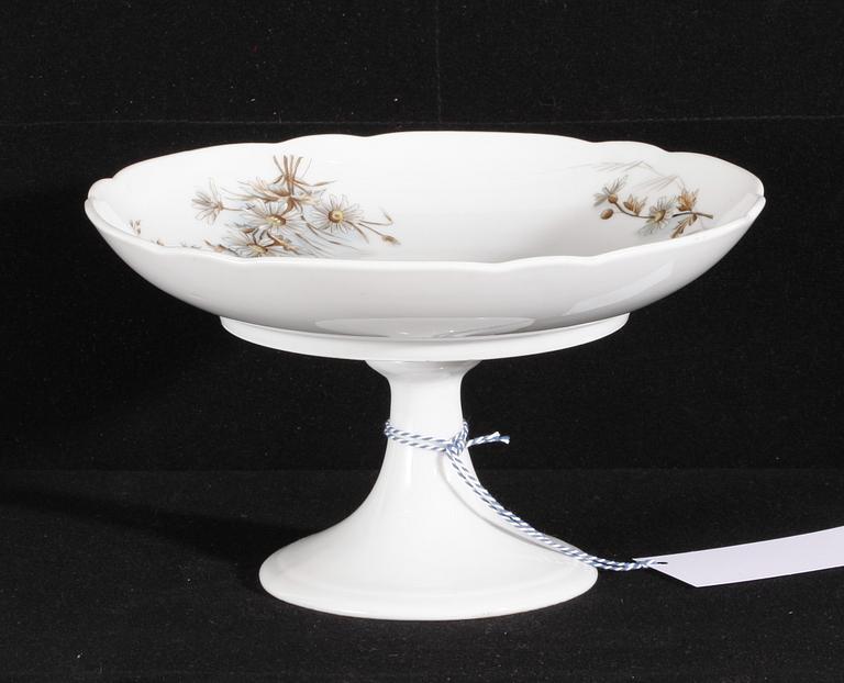 KAKFAT, porslin. Kusnetzoff, Ryssland. 1800/1900-tal.