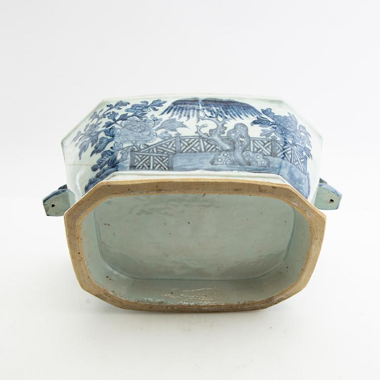 Terrin med lock Kina Qianlong (1736-95) porslin.