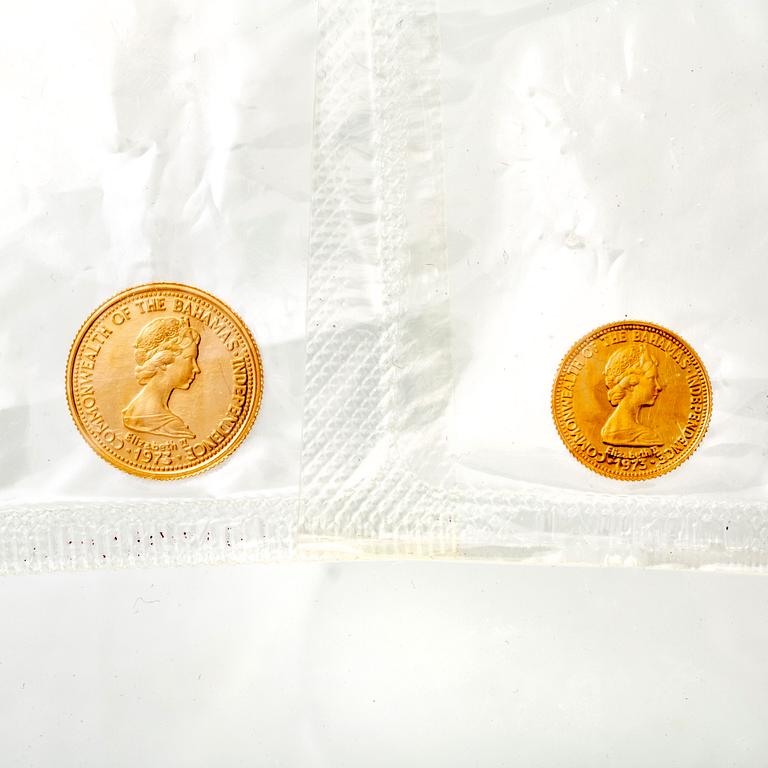 Mynt 2 st 22K guld till minne av Bahamas frigörelse, 5,8 g, mynt ligger i förseglade plastsigill.
