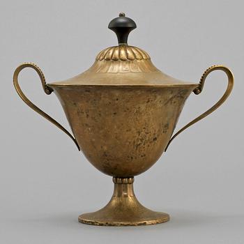 SKÅL MED LOCK, silver, bär importstmpl samt Karl Anderson, Stockholm, 1917. Vikt 310.