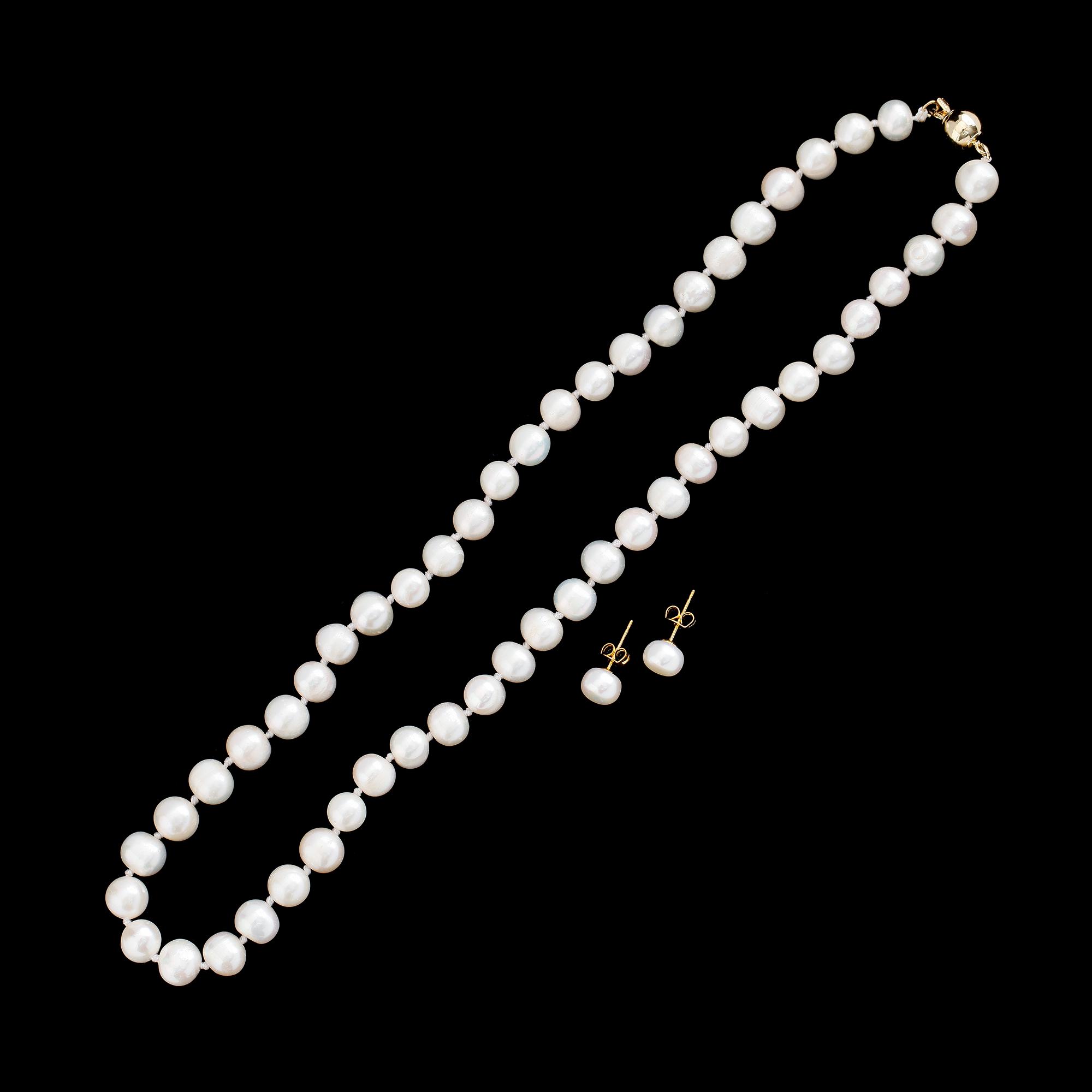 COLLIER OCH ÖRHÄNGEN, 14 k guld och odlade sötvattenpärlor.