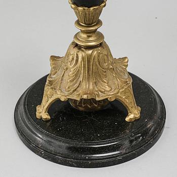 KANDELABRAR, ett par, oscarianska, 1800-talets slut.
