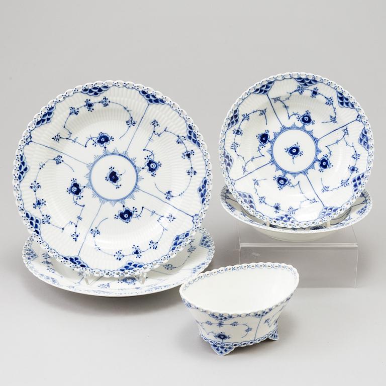 A lot of 103 pieces of "Musselmalet" porcelain, Royal Copenhagen.
