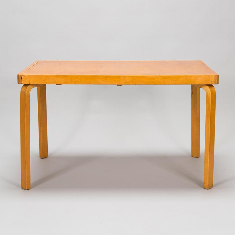 Aino Aalto, a mid-20th century '95 A' dining table for för O.Y. Huonekalu-ja Rakennustyötehdas A.B.
