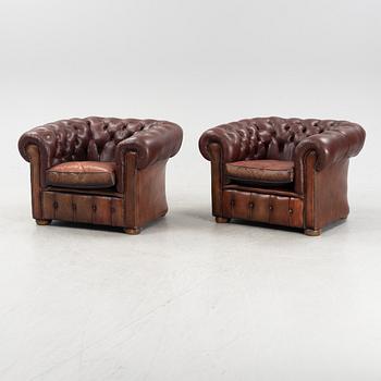 Fåtöljer, ett par, Chesterfield modell. 1900-talets andra hälft.