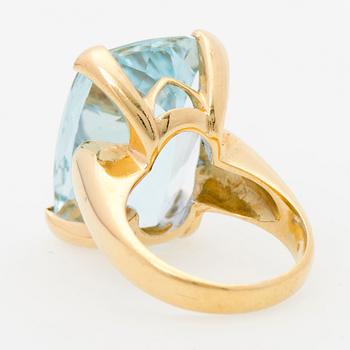 SORMUS, viistehiottu akvamariini, 18K kultaa.