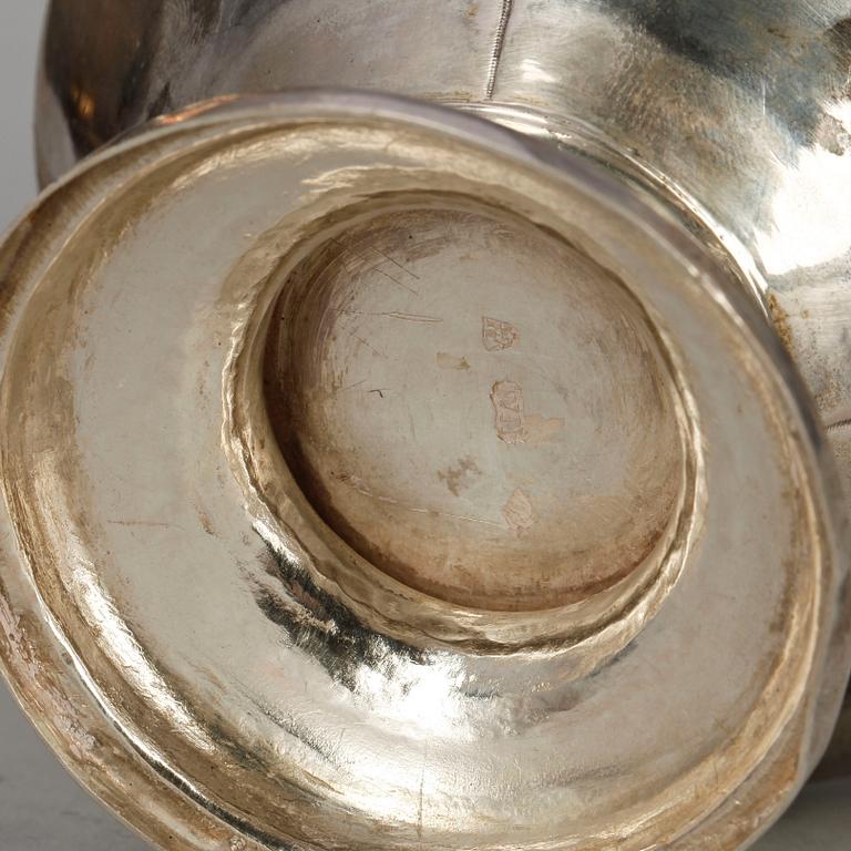 PARTI SILVER, 4 delar, bla Walter Brind, London, 1781-82 o George Greenhill Jones, London, 1700-talets slut Vikt ca599g.