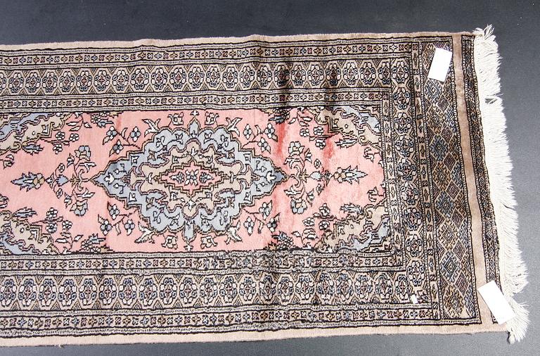 GALLERIMATTA, orientalisk, 256 x 80.