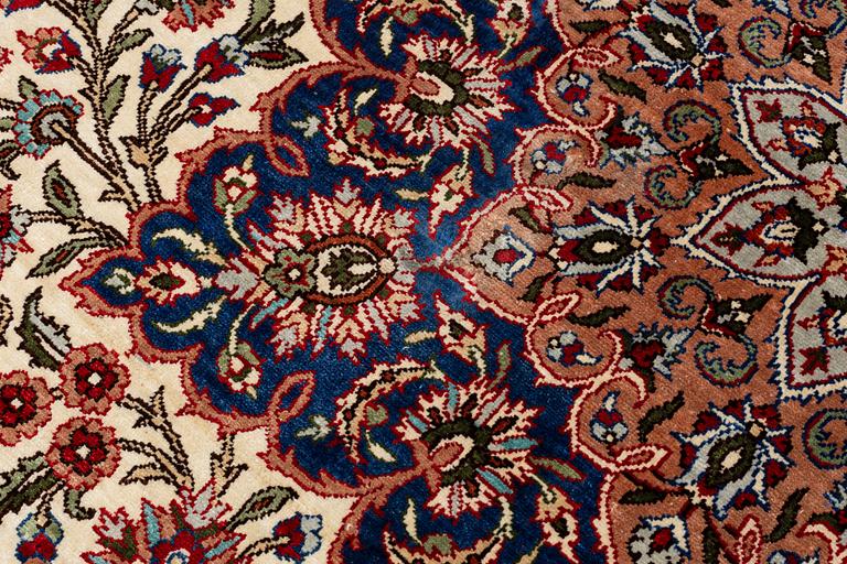 A carpet, Turkish silk, ca 309 x 197 cm.