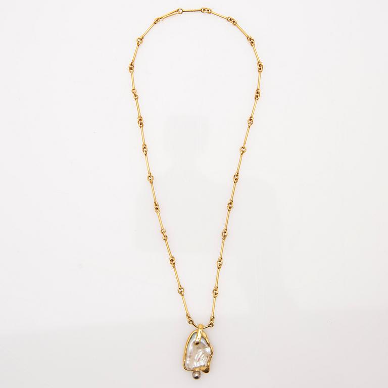 Magnus G:son Liedholm, Collier, 18k med pärlemor.